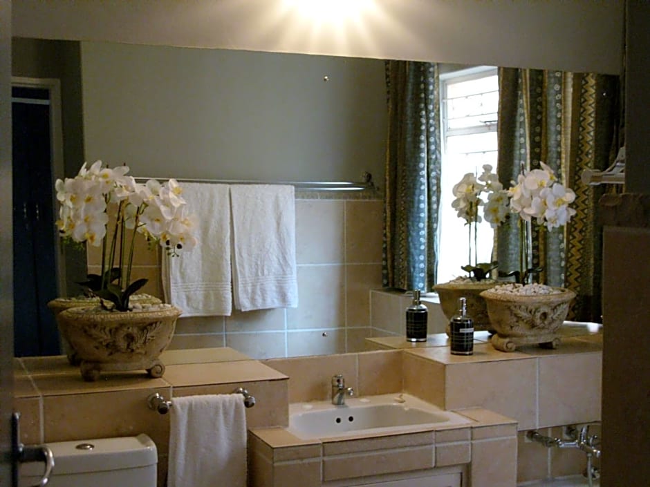 Little Umhlanga. Sunflower suite.