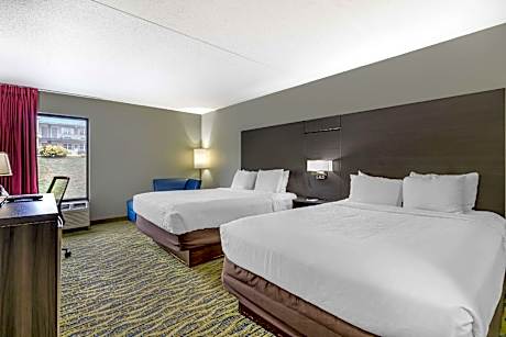 Quadruple Room with Two Queen Beds - Non Smoking