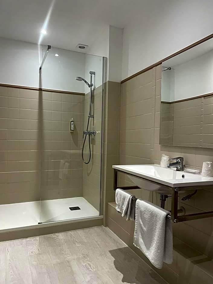 Hotel The Originals Château de Perigny