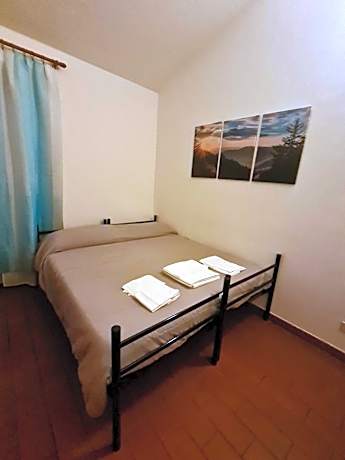 Basic Triple Room with Shared Bathroom