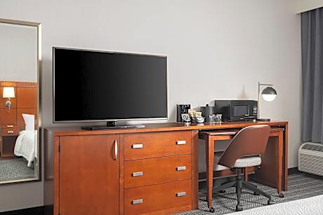 Room, 1 King Bed with Sofa bed (Mobility/Hearing Access, Roll-In Shwr)