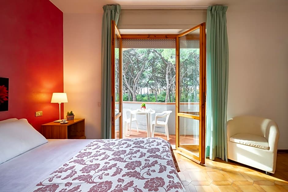 Hotel Parco dei Pini - 100mt dal Mare