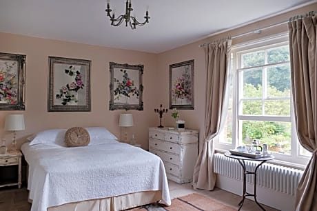 Luxury Double Room with Garden View - Second Floor