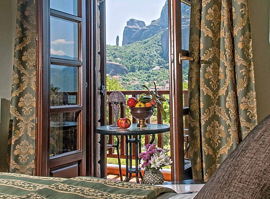 Hotel Doupiani House