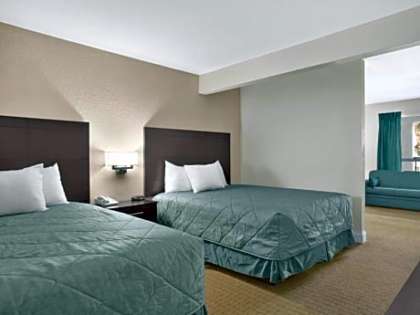 Econo Lodge Inn & Suites Clearwater Central