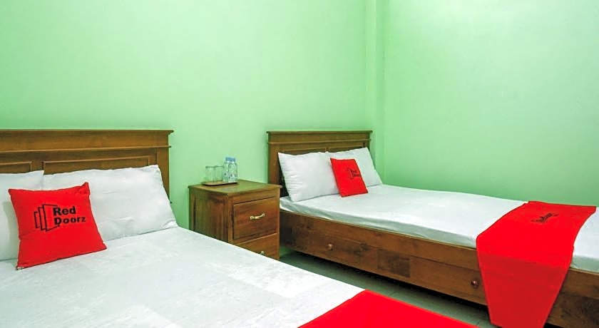 RedDoorz Syariah near Monumen Jogja Kembali