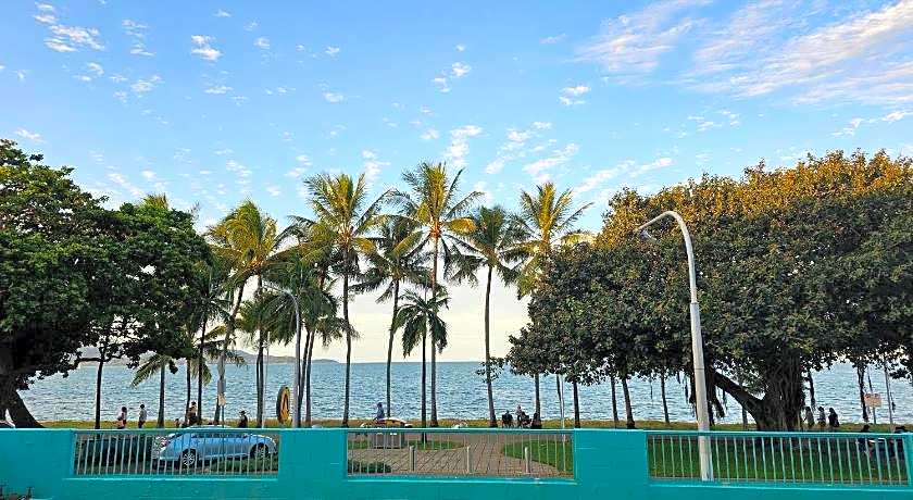 Emthree Seaside Apartments