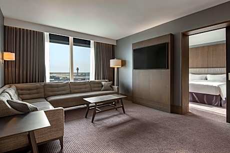 Executive Suite with Lounge Access