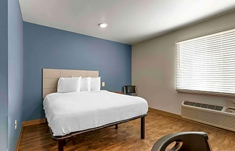 Queen Room with Tub - Accessible/Non Smoking