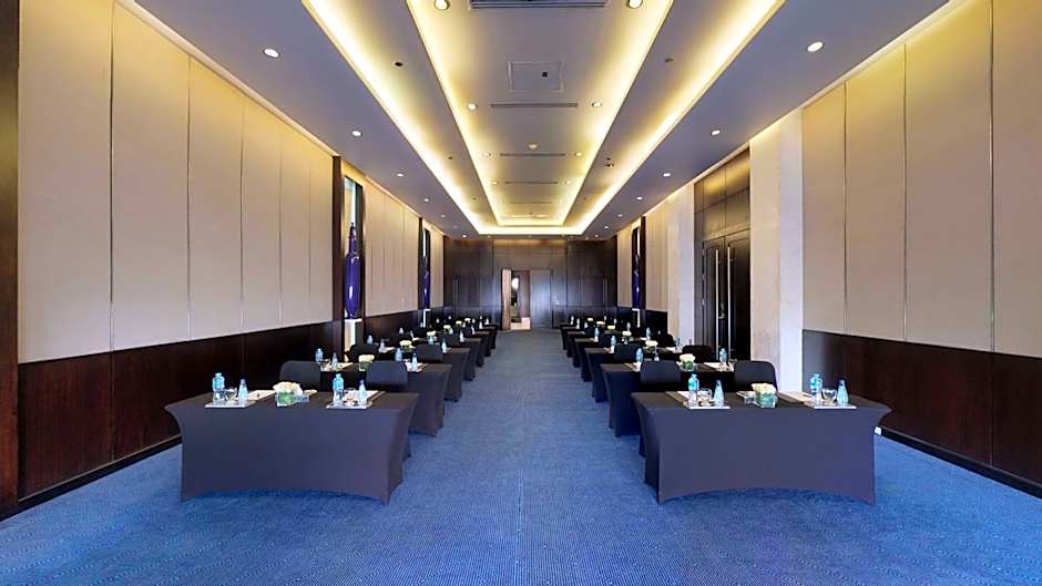 Dusit Thani LakeView Cairo