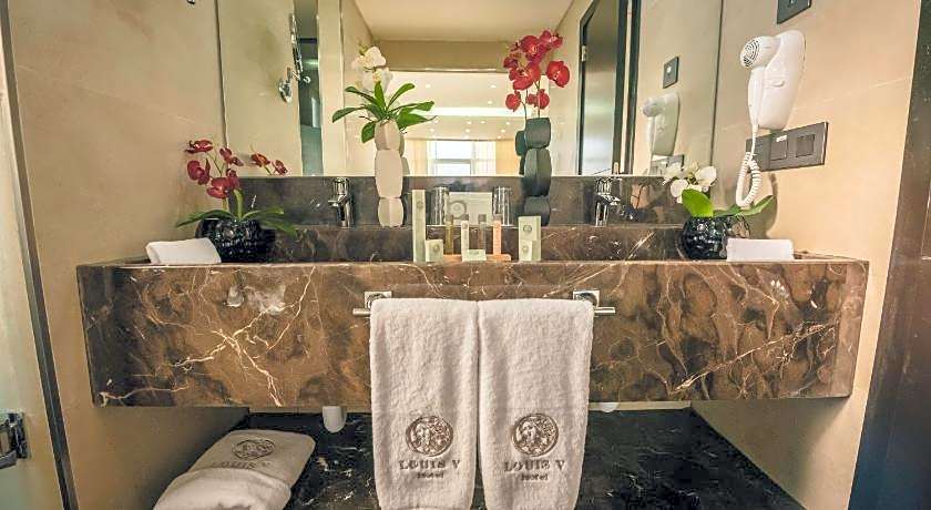 LOUIS V HOTEL LEBANON
