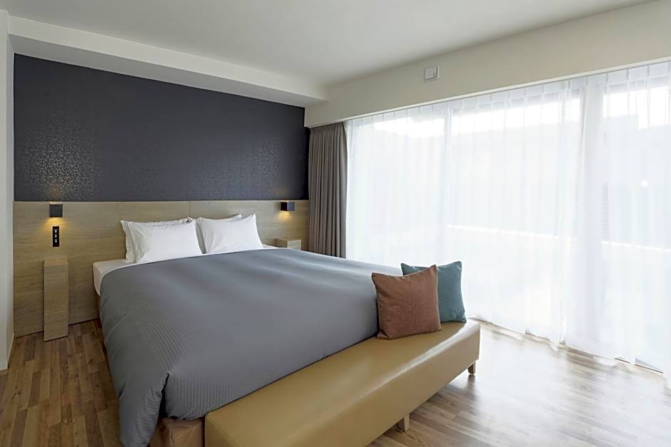 Photo 1 of 5 of 1 King Bed, Balcony, North Wing