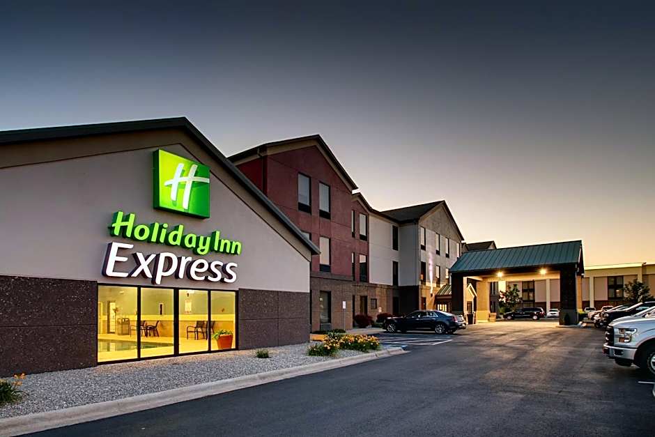 Photo 1 of 50 of Holiday Inn Express Hotel & Suites Lebanon By IHG