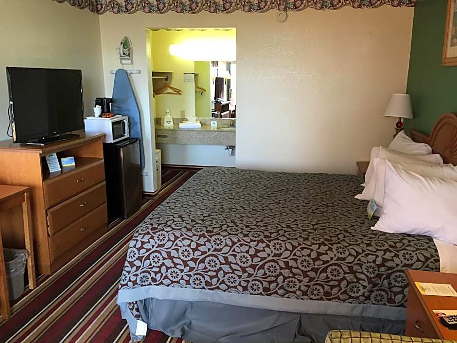 Days Inn by Wyndham Fort Myers