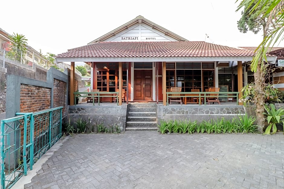 Satriafi Hotel by ZUZU