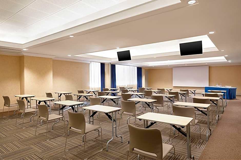 Courtyard by Marriott Rome Central Park