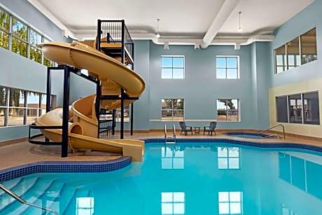 Wingate by Wyndham Lethbridge