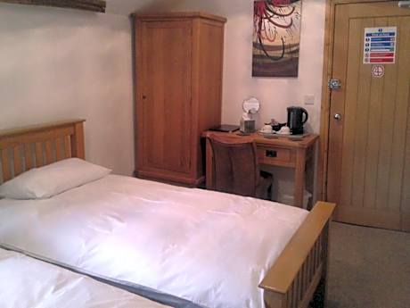 Twin Room with Shower