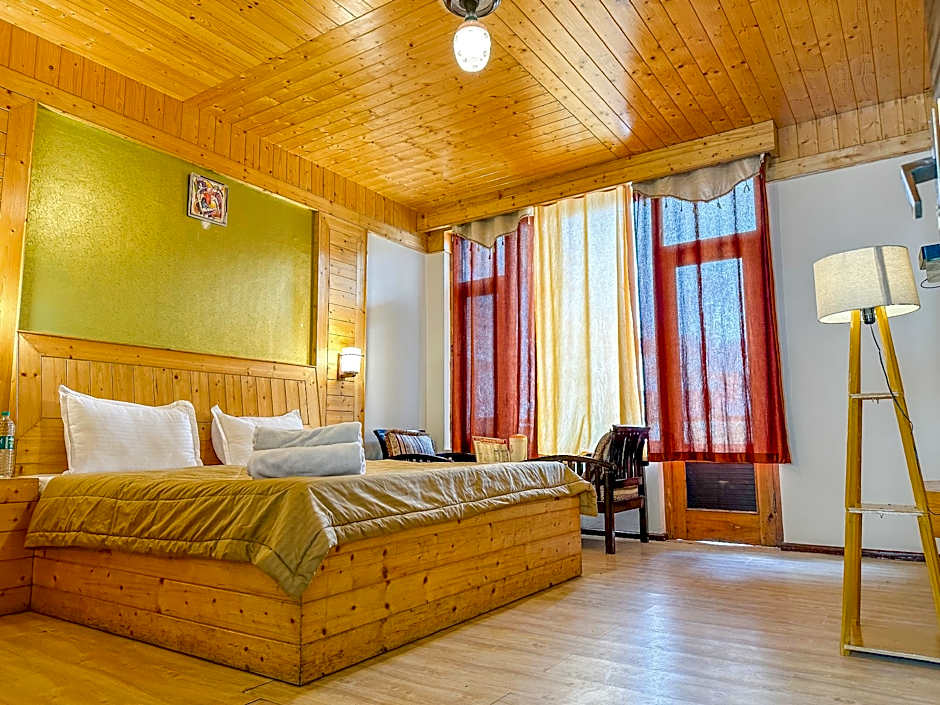 The Grand Welcome – Manali, PA