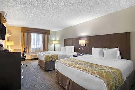 Family Suite with Three Queen Beds - Non-Smoking