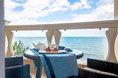 Deluxe Two-Bedroom Apartment with Sea View