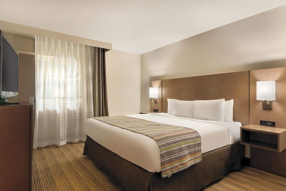 Country Inn & Suites by Radisson, Fergus Falls, MN