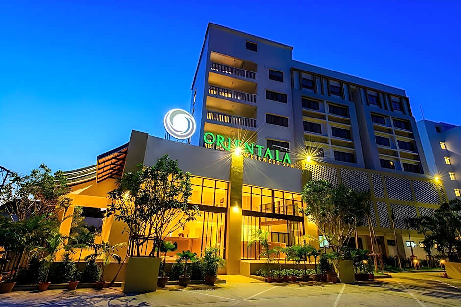 Recenta Suite Phuket Suanluang