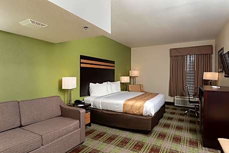 1 King Bed Suite - Non-Smoking