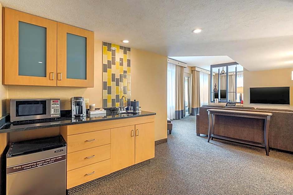 Cambria Hotel Akron - Canton Airport