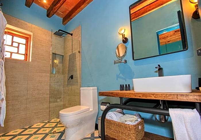 Antigua Trece Hotel Fusión