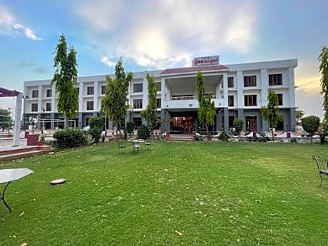 Geetanjali Hotel & Motel