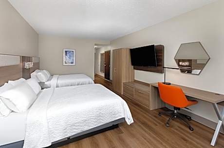Queen Suite with Two Queen Beds