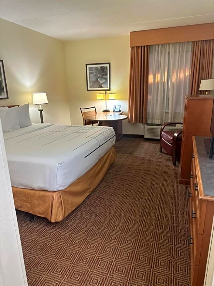 La Quinta Inn & Suites by Wyndham Sunrise Sawgrass Mills