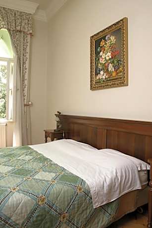 Two-Bedroom Apartment with Terrace and Lake View