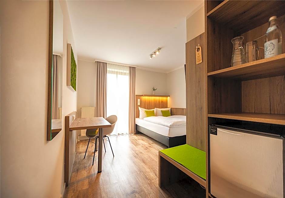 Hotel Perlach Allee by Blattl