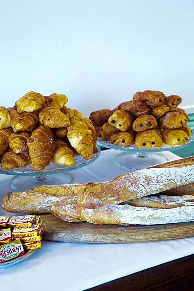 The Old Hotel Ravel Centre