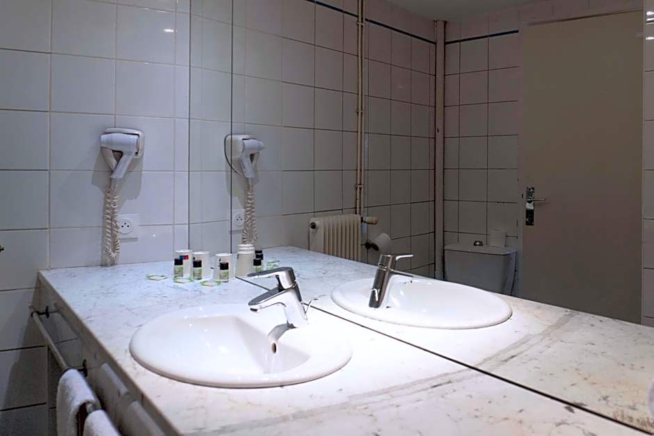 Hotel Ours Blanc - Place Victor Hugo