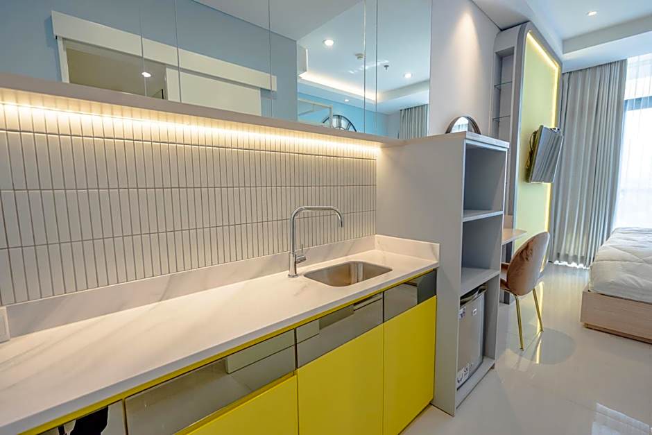 EMKA Lodge studio room the vertu apartemen ciputra world surabaya