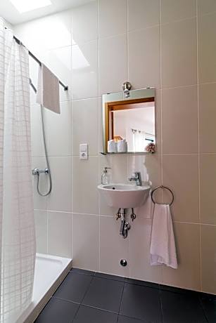 Deluxe Double Room (2 Adults + 1 Child)