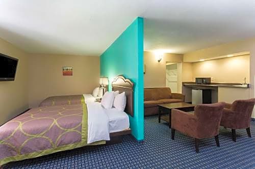 Super 8 by Wyndham Naples