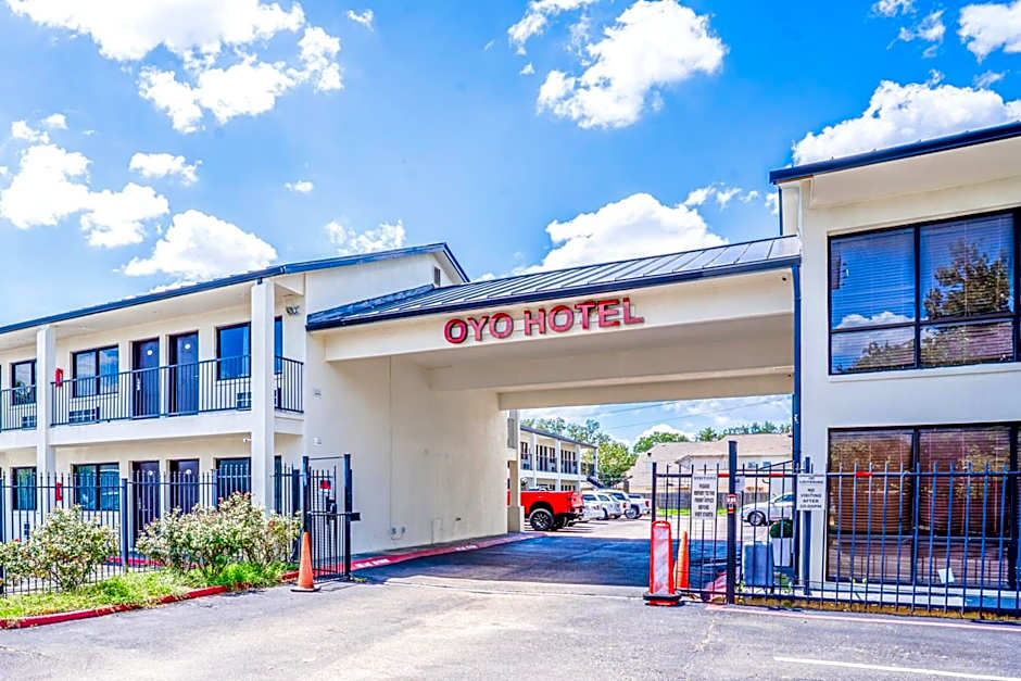 OYO Hotel Houston N Fm-1960 Champions TX