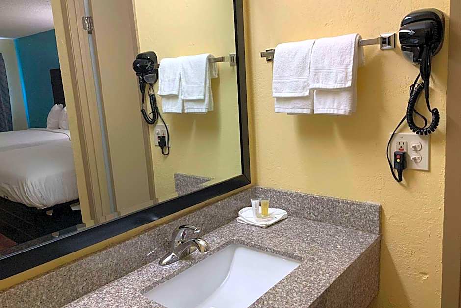 Days Inn by Wyndham Troy IL