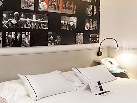 Standard Queen Room with Single Bed - Non-Smoking