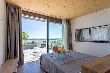 Insula Felix - Deluxe Double Room with Balcony and Sea View