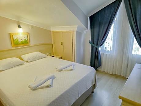 Double or Twin Room with Sea View