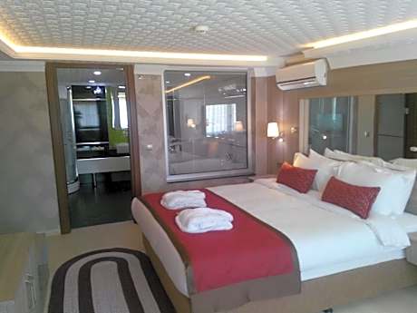 King Suite with Hot Tub