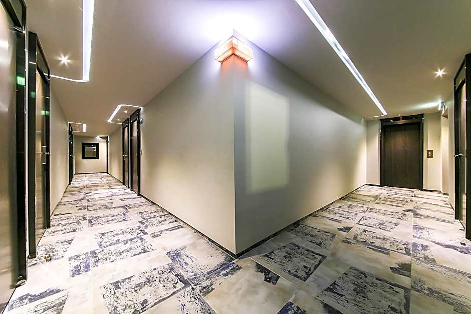 Avenue Hotel