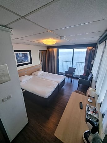 Deluxe Twin Room with Sea View