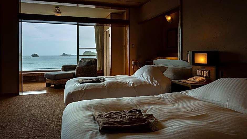  IKI RETREAT by Onko Chishin