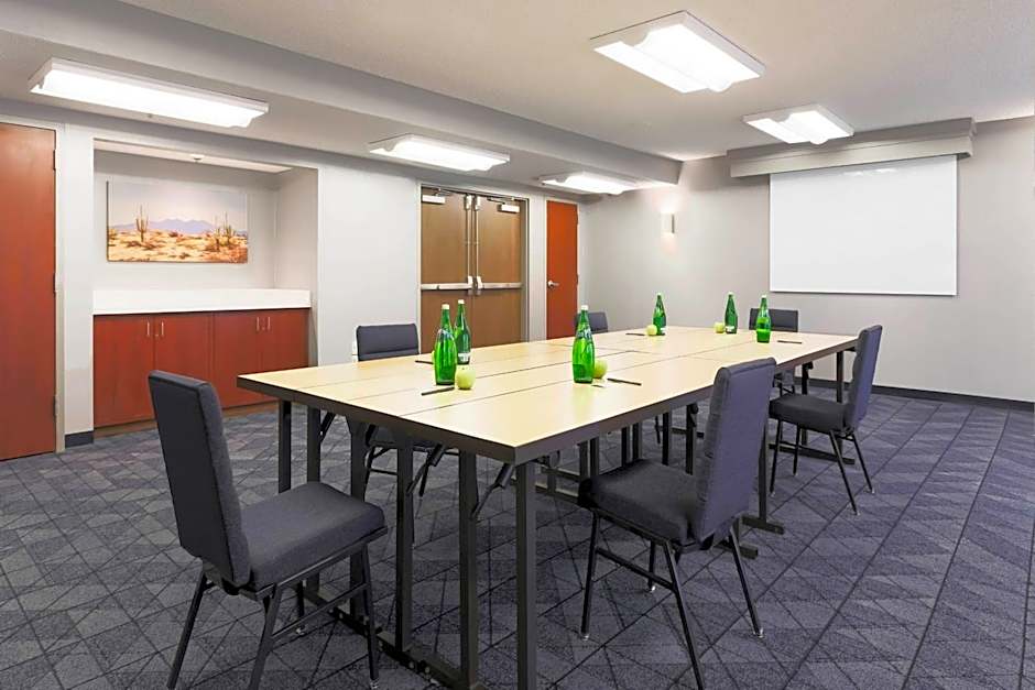 Courtyard by Marriott Tucson Airport